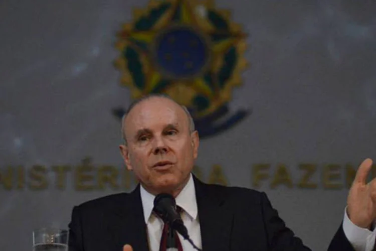 
	Guido Mantega: governo federal anunciou no fim da semana passada o repasse de 1,2 bilh&atilde;o de reais do Tesouro Nacional &agrave;s distribuidoras de energia
 (Abr)