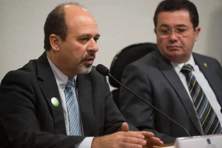 Alexandre Rabello e o senador Vital do Rêgo durante reunião da CPI da Petrobras no Senado  (Marcelo Camargo/Agência Brasil)