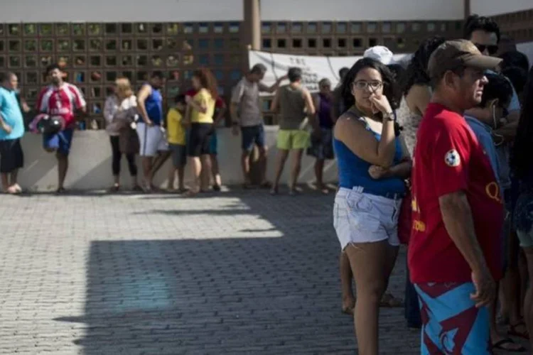
	Eleitores fazem fila para votar em Fortaleza, no segundo turno da elei&ccedil;&atilde;o
 (Marcelo Camargo/Agência Brasil)