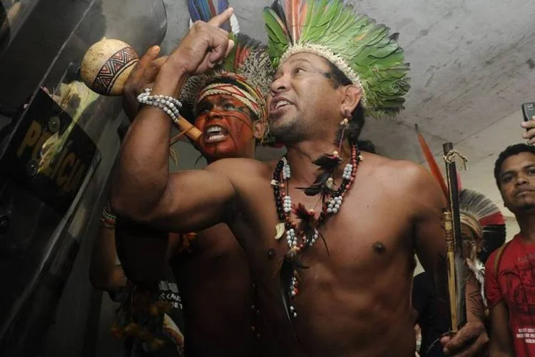 
	&Iacute;ndios protestam na C&acirc;mara dos Deputados: &quot;mesmo se prosperar no Congresso, a proposta n&atilde;o ser&aacute; aceita pelo Judici&aacute;rio por ser inconstitucional&quot;, diz ministro
 (Gabriela Korossy / Câmara dos Deputados)