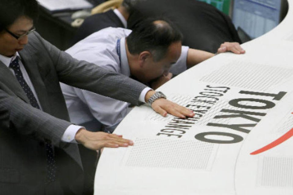 Bolsa de Tóquio fecha em alta com recuperação do dólar