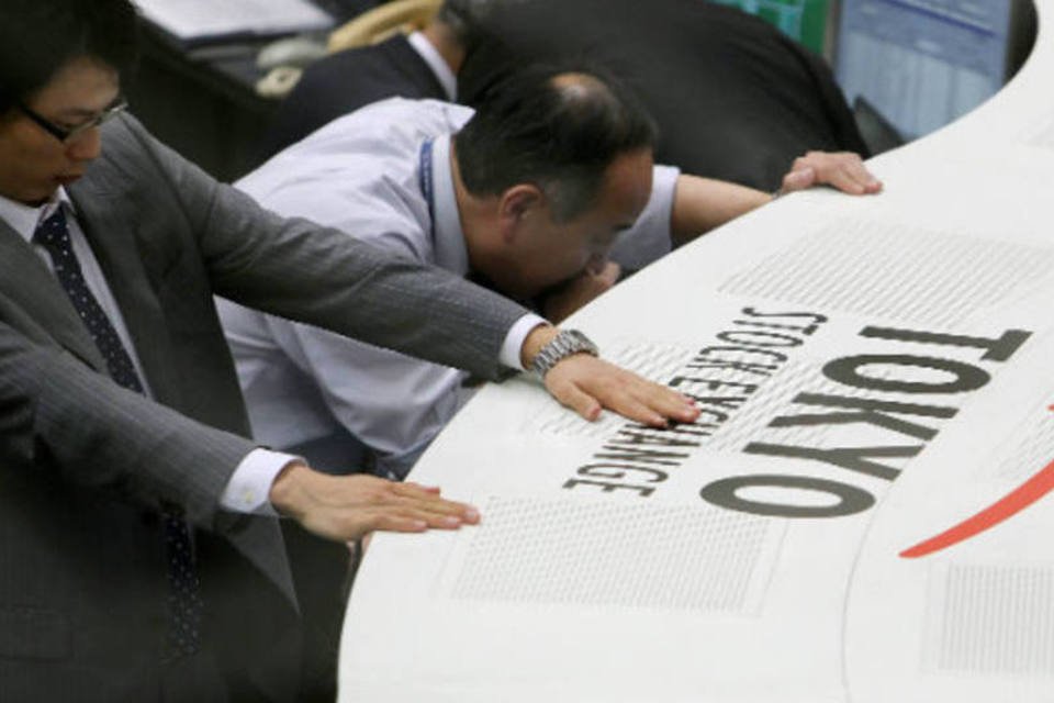 Bolsa de Tóquio fecha em alta, com iene estável