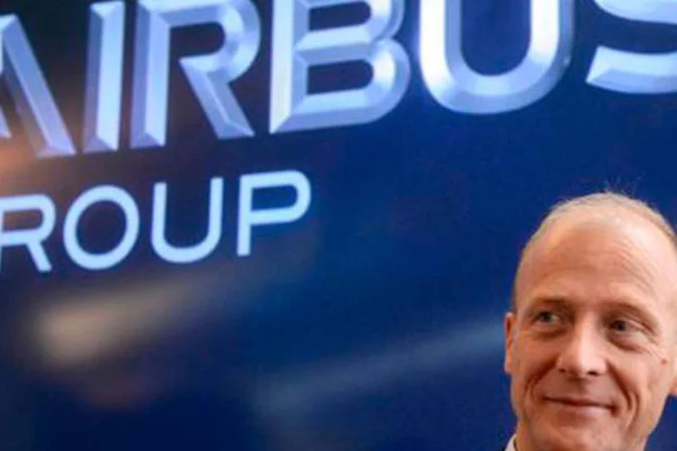 
	Tom Enders: mudan&ccedil;a de nome e a ado&ccedil;&atilde;o unicamente de &quot;Airbus&quot; se tornar&aacute; efetiva a partir de 2017
 (REMY GABALDA/AFP)