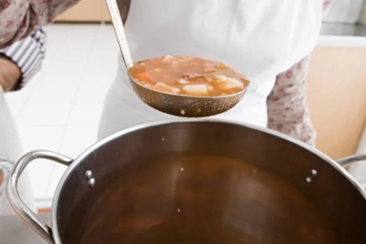 Alimentação: contínuas taxas de crescimento econômico nos países em desenvolvimento e o consequente incremento nos níveis de renda têm melhorado o acesso à comida (Getty Images)