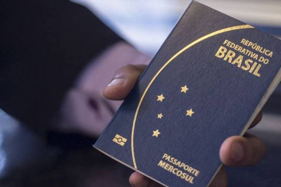 PF bate recorde e emite mais de 2 mi de passaportes em 2015