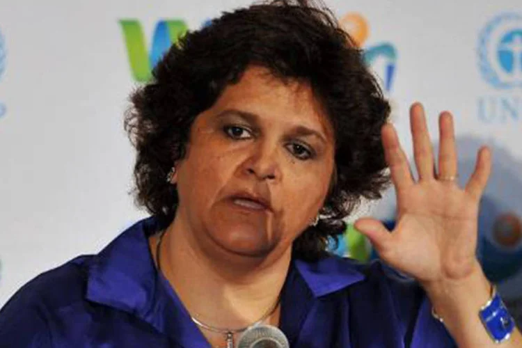 Izabella Teixeira fala em coletiva de imprensa nesta quarta-feira, 18 de setembro, por ocasião de prêmio ambiental (AFP/STAN HONDA)