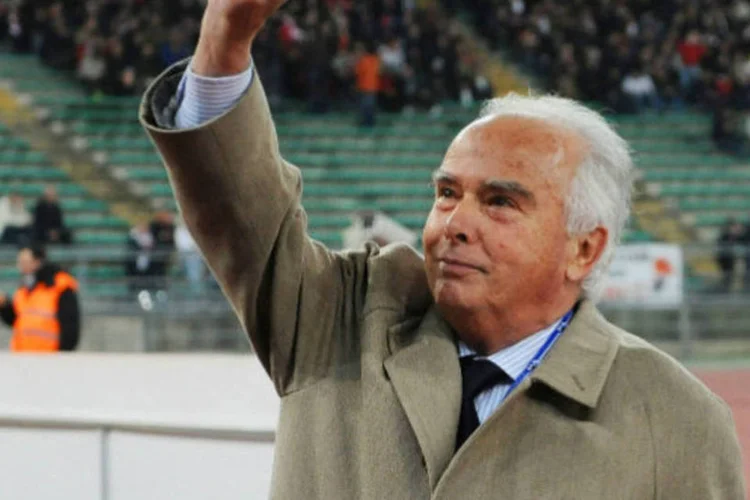 
	Riccardo Garrone: empres&aacute;rio do ramo petrol&iacute;fero, Garrone adquiriu o clube italiano em 2002 e, logo em sua primeira temporada, devolveu a equipe &agrave; primeira divis&atilde;o
 (Giuseppe Bellini/Getty Images)