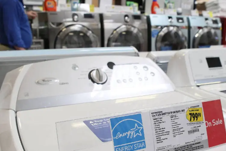 Lavadora de roupas em uma loja da Best Buy: economistas esperavam que as encomendas subissem 1,5 por cento (Justin Sullivan/Getty Images)