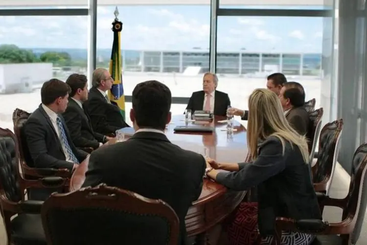 
	Eduardo Cunha, em reuni&atilde;o com ministros do STF: ap&oacute;s acordo, C&acirc;mara aprovou urg&ecirc;ncia em projeto de aumento de sal&aacute;rios do Judici&aacute;rio.
 (STF/Rosinei Coutinho)