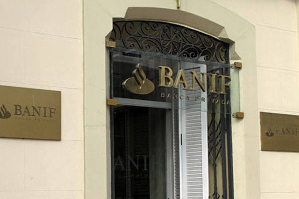 Depois de quase quebrar, banco Banif processa ex-diretores
