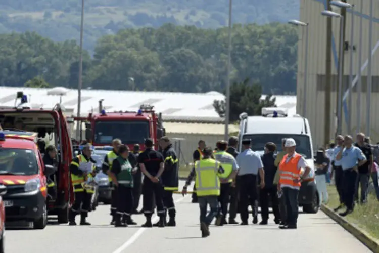 
	Na Fran&ccedil;a, uma pessoa morreu e duas ficaram feridas ap&oacute;s um atentado em usina pr&oacute;xima &agrave; cidade de Lyon
 (AFP / Philippe Desmazes)