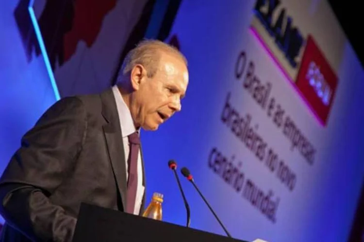 
	Mantega: a prorroga&ccedil;&atilde;o da redu&ccedil;&atilde;o do IPI tamb&eacute;m pode servir de ponte para a entrada em vigor do novo regime automotivo em 1.&ordm; de janeiro
 (Marcelo Spatafora)