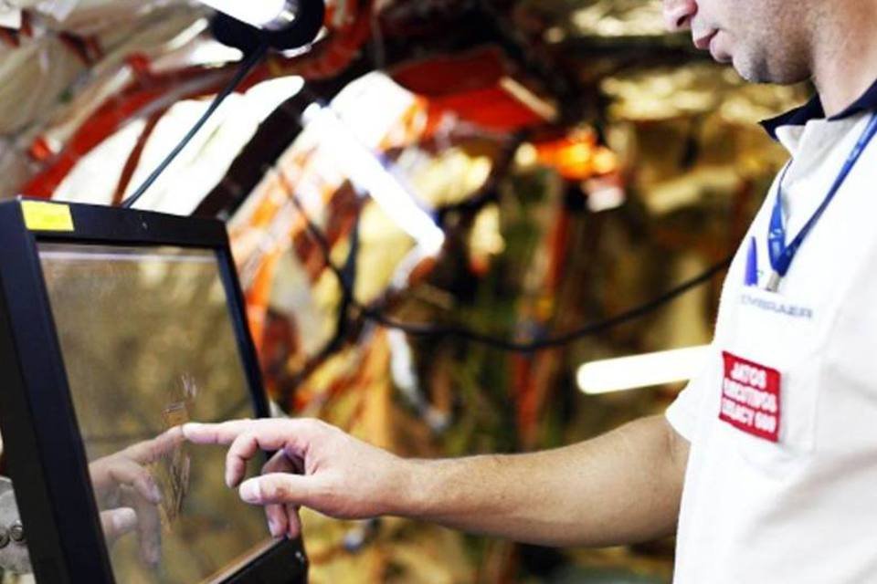 Emprego industrial cai 2,3% desde setembro de 2011