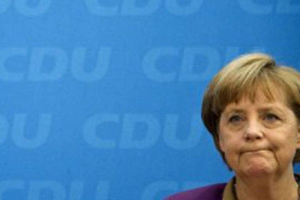 Merkel demite ministro após derrota eleitoral