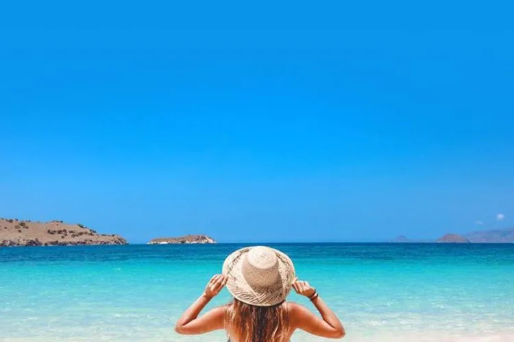 A empreendedora Aileen Adalid, que administra sua startup enquanto viaja pelo mundo (Reprodução/Facebook)