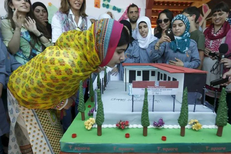 
	A mais jovem vencedora do Pr&ecirc;mio Nobel da Paz comemorou seu anivers&aacute;rio de 18 anos no L&iacute;bano neste domingo abrindo uma escola para garotas s&iacute;rias refugiadas
 (REUTERS)