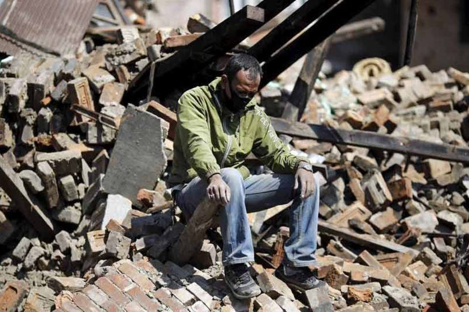 Novo terremoto de magnitude 7,4 é sentido no Nepal