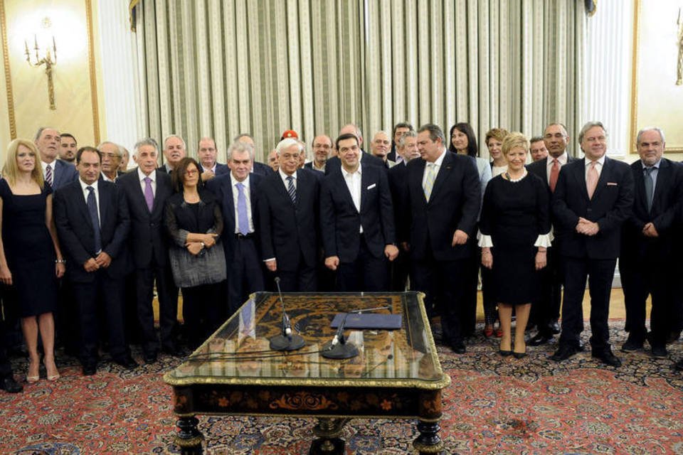 Nova equipe de governo grego presta juramento
