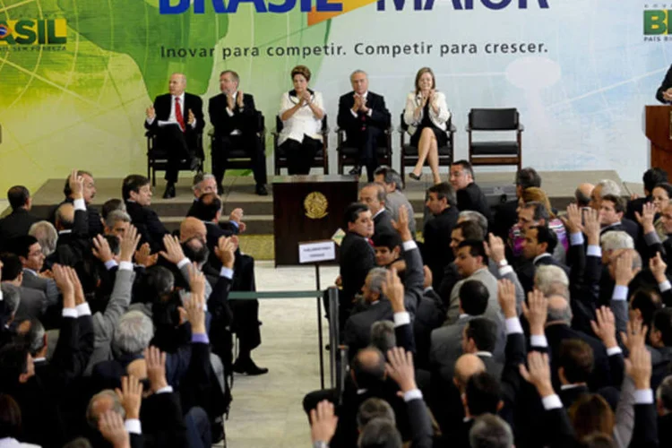 A presidente reiterou que o governo optou pela redução tributária e desoneração tributária da folha de pagamento, sem prejuízos aos empresários e aos trabalhadores (Wilson Dias/ABr)