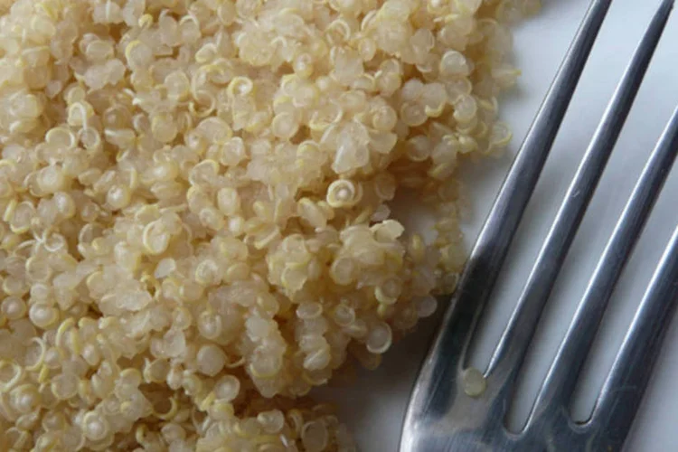 
	Arroz: enquanto o &iacute;ndice passou de 0,55% para 0,68% entre o fechamento de setembro e a primeira apura&ccedil;&atilde;o de outubro, o grupo Alimenta&ccedil;&atilde;o acelerou de 1,74% para 2,05%
 (Wikimedia Commons)