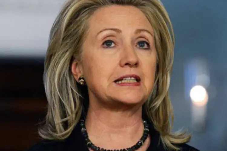 Hillary: ''Se quero usar meus óculos, uso meus óculos. Se quero pentear o cabelo para trás, boto para trás'' (©AFP / Jewel Samad)