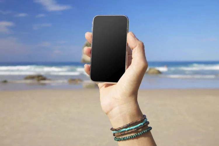 
	Smartphone: parceria incorporar&aacute; a tecnologia ao hardware, de forma que os an&uacute;ncios ser&atilde;o exibidos na tela principal ou de bloqueio dos aparelhos dos usu&aacute;rios
 (Thinkstock)