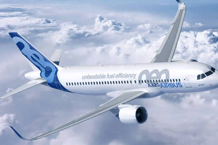 
	Avi&atilde;o do modelo A320neo, fabricado pela companhia europeia Airbus: o pedido foi assinado em 15 de agosto pela empresa indiana IndiGo
 (Divulgação/Airbus)