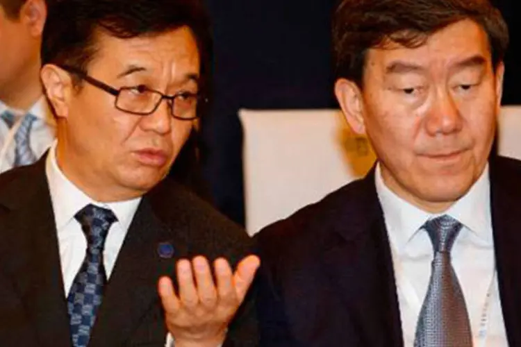 
	Ministro do Comercio chin&ecirc;s, Gao Hucheng (esquerda), refor&ccedil;a import&acirc;ncia do G20
 (Adek Berry/AFP)