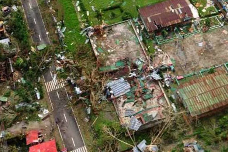 Região devastada pelo tufão Haiyan nas Filipinas (Afp.com / RAUL BANIAS)
