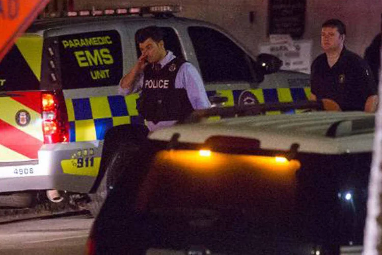 
	Policiais isolaram a &aacute;rea pr&oacute;xima &agrave; igreja: o suposto autor do ataque foi detido na cidade de Shelby, no estado vizinho da Carolina do Norte
 (Getty/AFP / Richard Ellis)