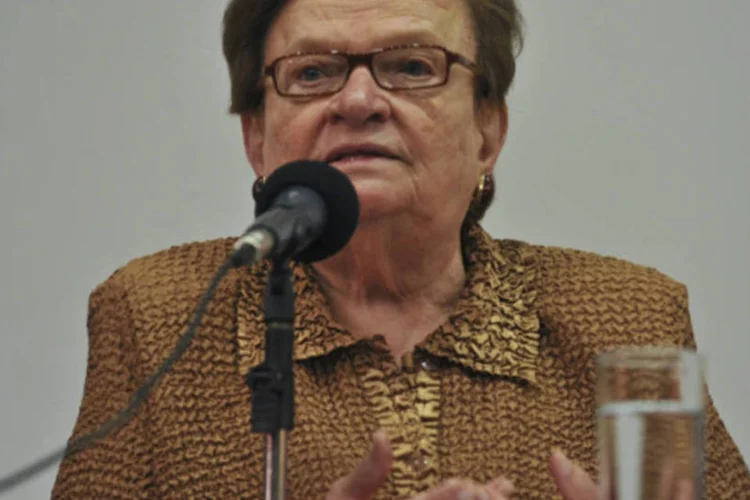 
	Luiza Erundina (PSB-SP): de autoria da deputada, a PEC ser&aacute; agora encaminhada &agrave; aprecia&ccedil;&atilde;o do Senado
 (Agência Brasil)