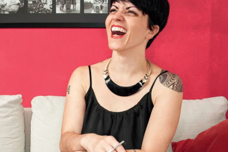 A designer Vanessa Lima mora sozinha e trabalha em home office (Daniela Toviansky / EXAME PME)