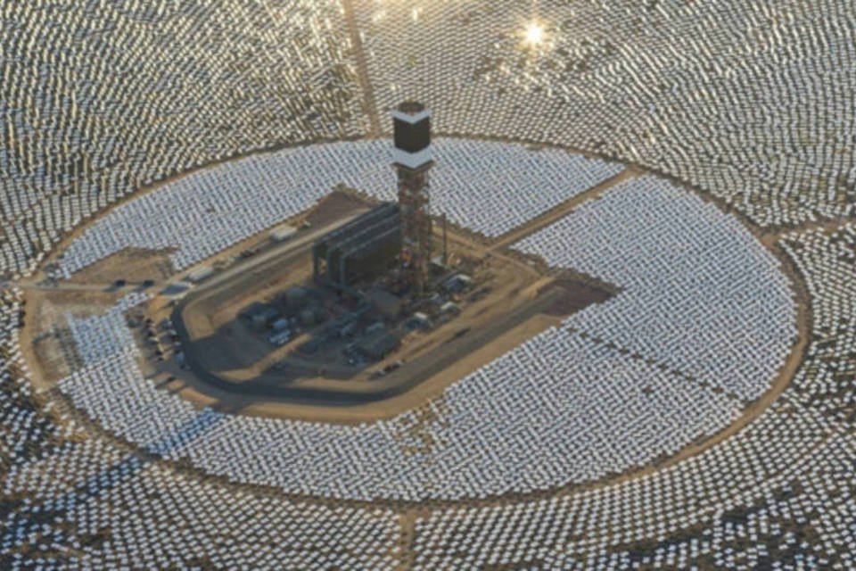 Fotos da maior usina solar do mundo, financiada pelo Google