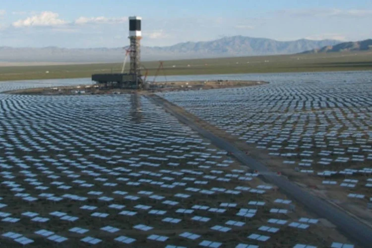 
	&Iacute;ndia recebe o dobro de luz do Sol que muitos pa&iacute;ses europeus que utilizam energia solar
 (BrightSource Energy)
