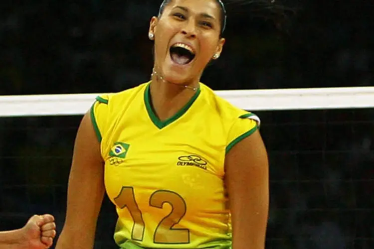 Brasileira Jaqueline Carvalho, do vôlei, faz parte do grupo, que reforçará cuidados com o cabelo (Getty Images)