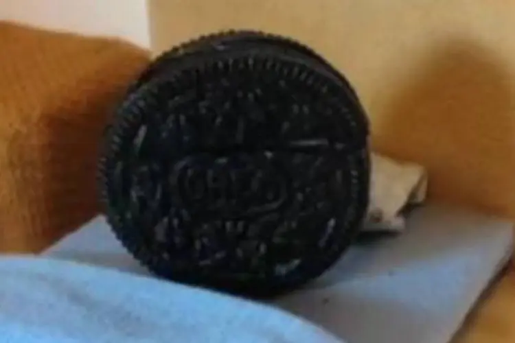 A marca de biscoitos Oreo resolveu parodiar filmes de terror utilizando o Vine: "O Exorcista" é homenageado por um biscoito possuído (Reprodução)