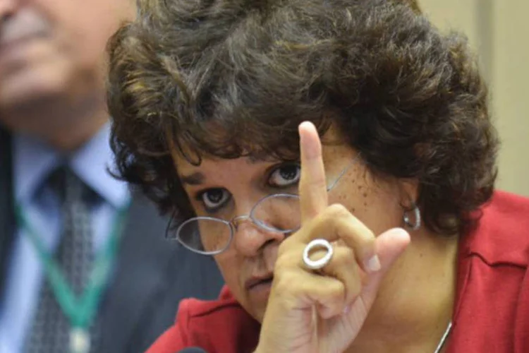 
	Izabella Teixeira: o Arquip&eacute;lago de Abrolhos localiza-se no Oceano Atl&acirc;ntico, no litoral sul da Bahia, a 250 km da foz do Rio Doce. Vit&oacute;ria est&aacute; a 150 km
 (Elza Fiúza/Agência Brasil)