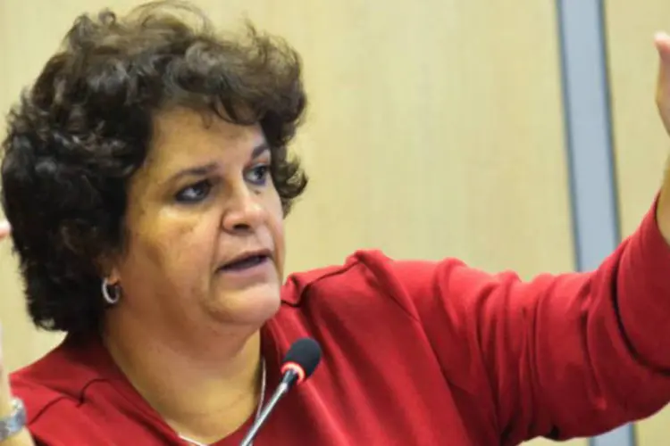 
	A ministra do Meio Ambiente, Izabella Teixeira: &quot;se couber a aplica&ccedil;&atilde;o de multas por parte da &aacute;rea federal, n&oacute;s aplicaremos&quot;
 (Elza Fiúza/Agência Brasil)
