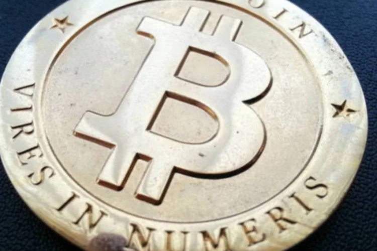 
	Bitcoin: criada em 2009, a moeda &eacute; negociada nas plataformas de c&acirc;mbio online sem qualquer supervis&atilde;o
 (Flickr.com/zcopley)