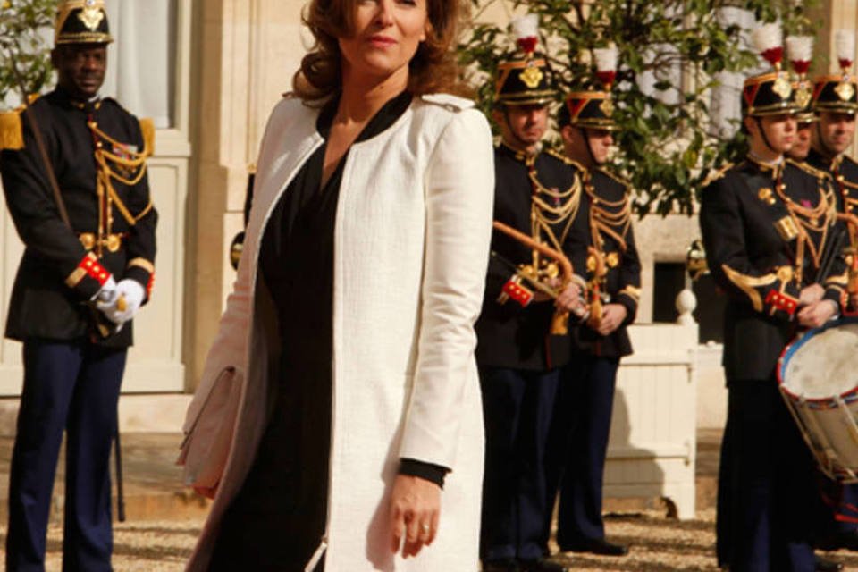 Nova primeira-dama francesa continuará sendo jornalista