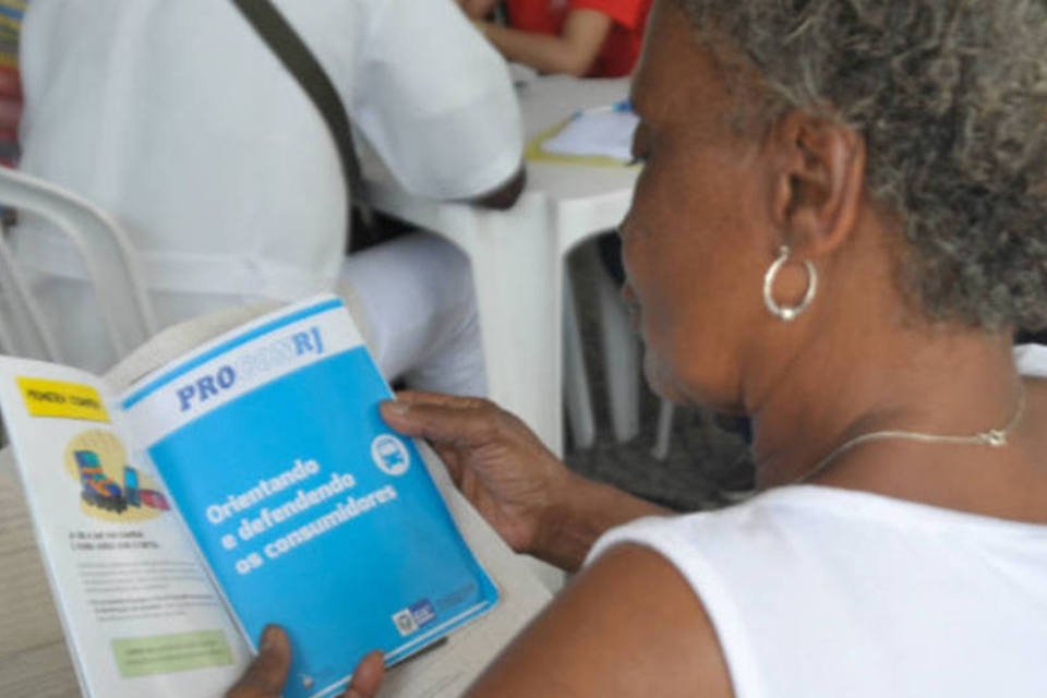 Consumidores negociam dívidas em mutirão do Procon-RJ