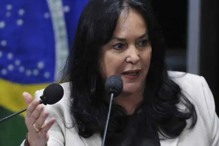 
	A presidente da comiss&atilde;o, senadora Rose de Freitas: texto estabelece as regras para o atendimento das emendas parlamentares ao Or&ccedil;amento e a elabora&ccedil;&atilde;o dos 16 relat&oacute;rios setoriais e do relat&oacute;rio final
 (Wilson Dias/ABr)