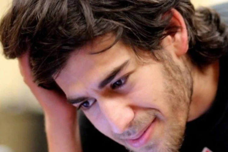
	Aaron Swartz:&nbsp;Swartz respondia na Justi&ccedil;a por invadir os servidores do MIT; se condenado, a pena podia superar 30 anos
 (Wiki Commons)