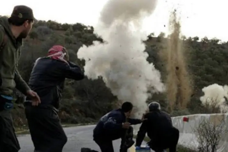
	Aazaz: A situa&ccedil;&atilde;o se complicou depois que bombardeios contra a cidade atingissem 11 peregrinos xiitas libaneses
 (Frederic Lafargue/AFP)