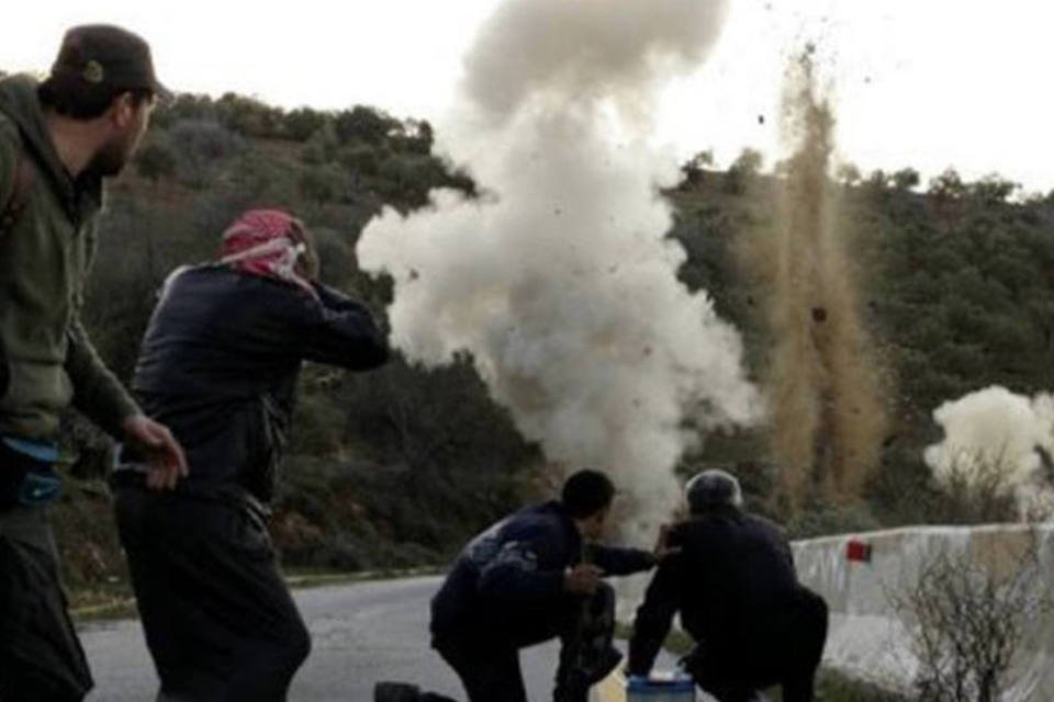 Bombardeios do regime sírio deixam dezenas de mortos em Azaz