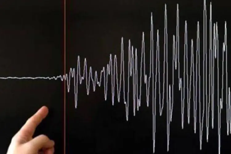 
	Abalos: tremor ocorreu 191 quil&ocirc;metros a oeste-sudoeste de Kagoshima a uma profundidade de 10 quil&ocirc;metros &agrave;s 18h51 (hor&aacute;rio de Bras&iacute;lia), 5h51 de s&aacute;bado no Jap&atilde;o
 (Frederick Florin/AFP)