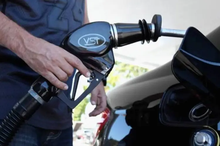 Posto de gasolina na Califórnia: o aumento mensal foi puxado pelo preço da gasolina, que subiu 4,2% (Justin Sullivan/Getty Images)