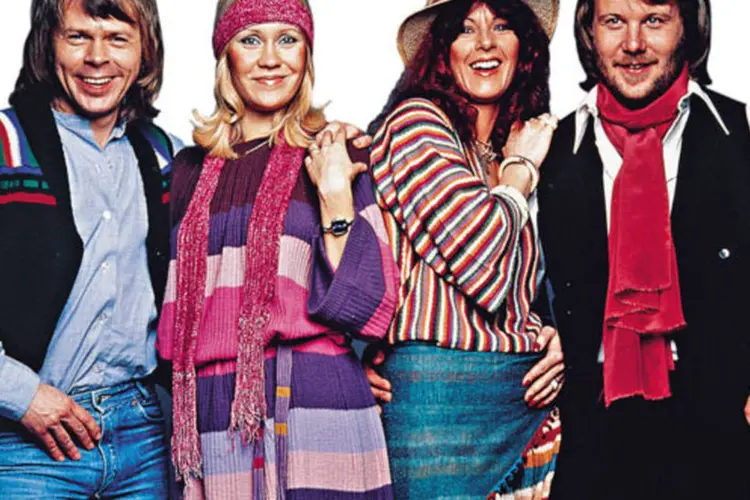 Cores, cortes diferentes e peças inusitadas eram uma forma da banda ABBA economizar nos impostos (Divulgação / Veja São Paulo)