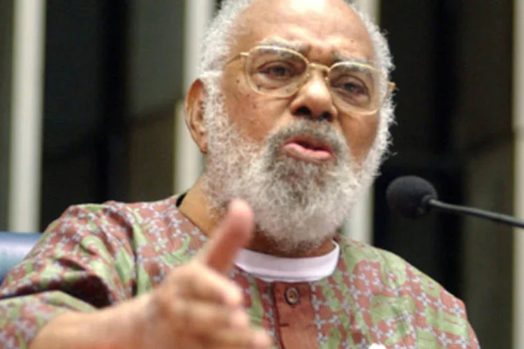 
	Abdias do Nascimento: Abdias dedicou sua vida &agrave; luta contra o racismo e a discrimina&ccedil;&atilde;o racial. Foi um dos percursores da defesa da inclus&atilde;o da hist&oacute;ria e cultura afro-brasileira nas escolas
 (Célio Azevedo/Senado Federal)