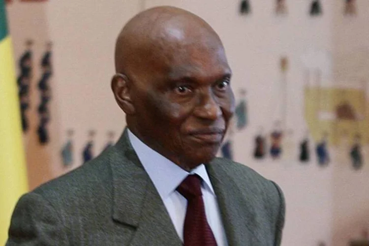 Diversos oradores tomaram a palavra para exigir a retirada da candidatura de Wade, de 85 anos e que tenta o terceiro mandato consecutivo (Getty Images)